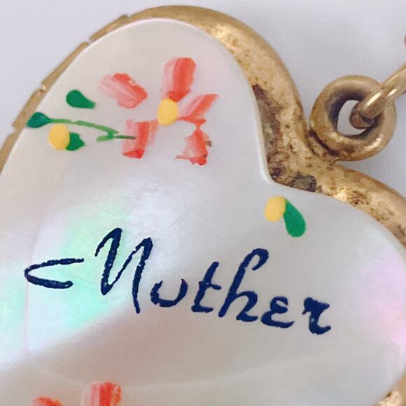 Vintage Mother of Pearl Heart Photo Locket Necklace 50s Hand Painted Mom Gift - Picture 6 of 16